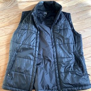 Like new women’s black north face vest large L